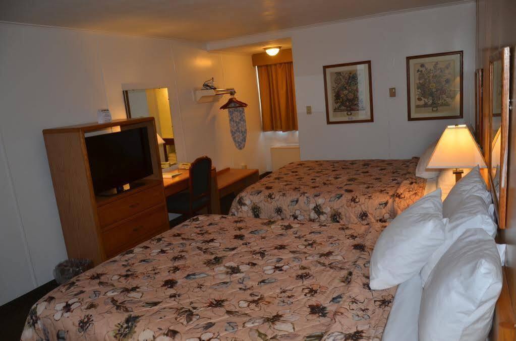 Red Carpet Inn & Suites Ebensburg Esterno foto