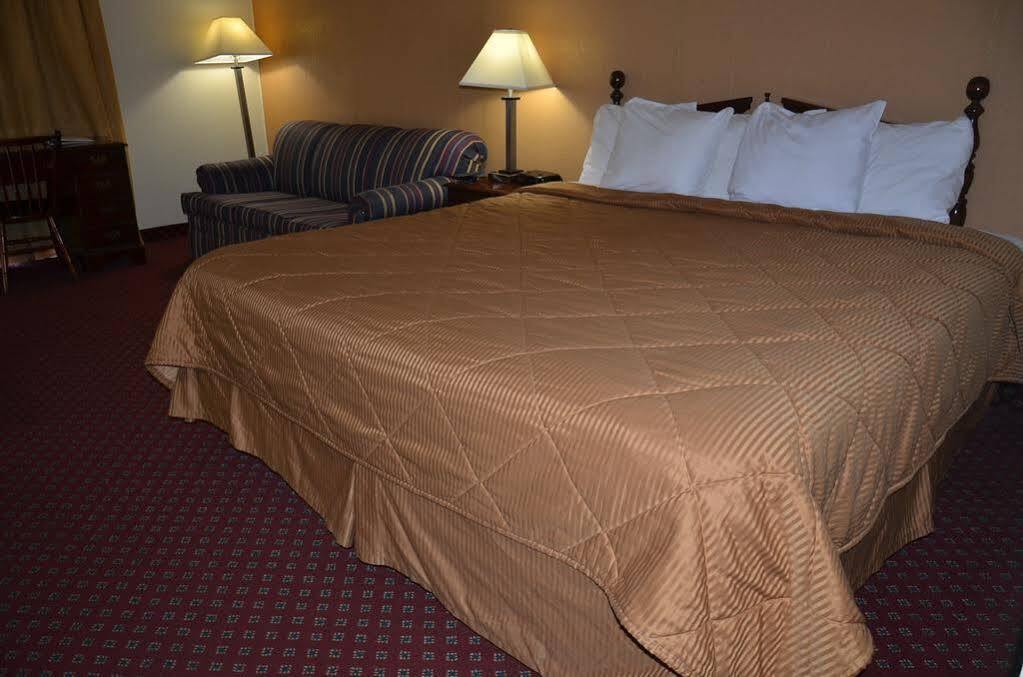 Red Carpet Inn & Suites Ebensburg Esterno foto